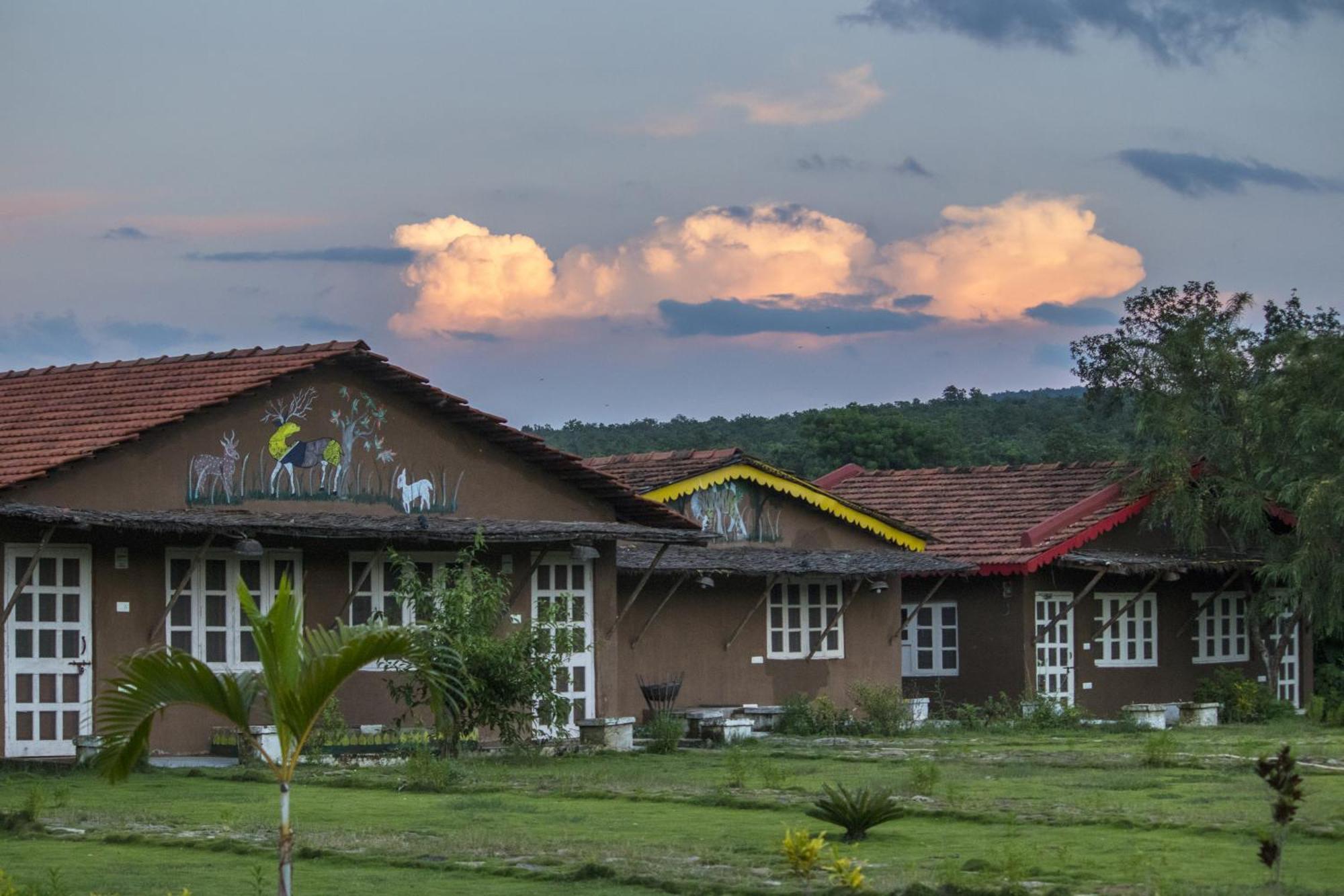 Wow Stayz2 Pachmarhi Foothill Cottages Экстерьер фото